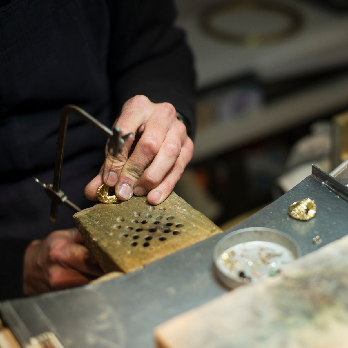 feiner handgefertigter Schmuck