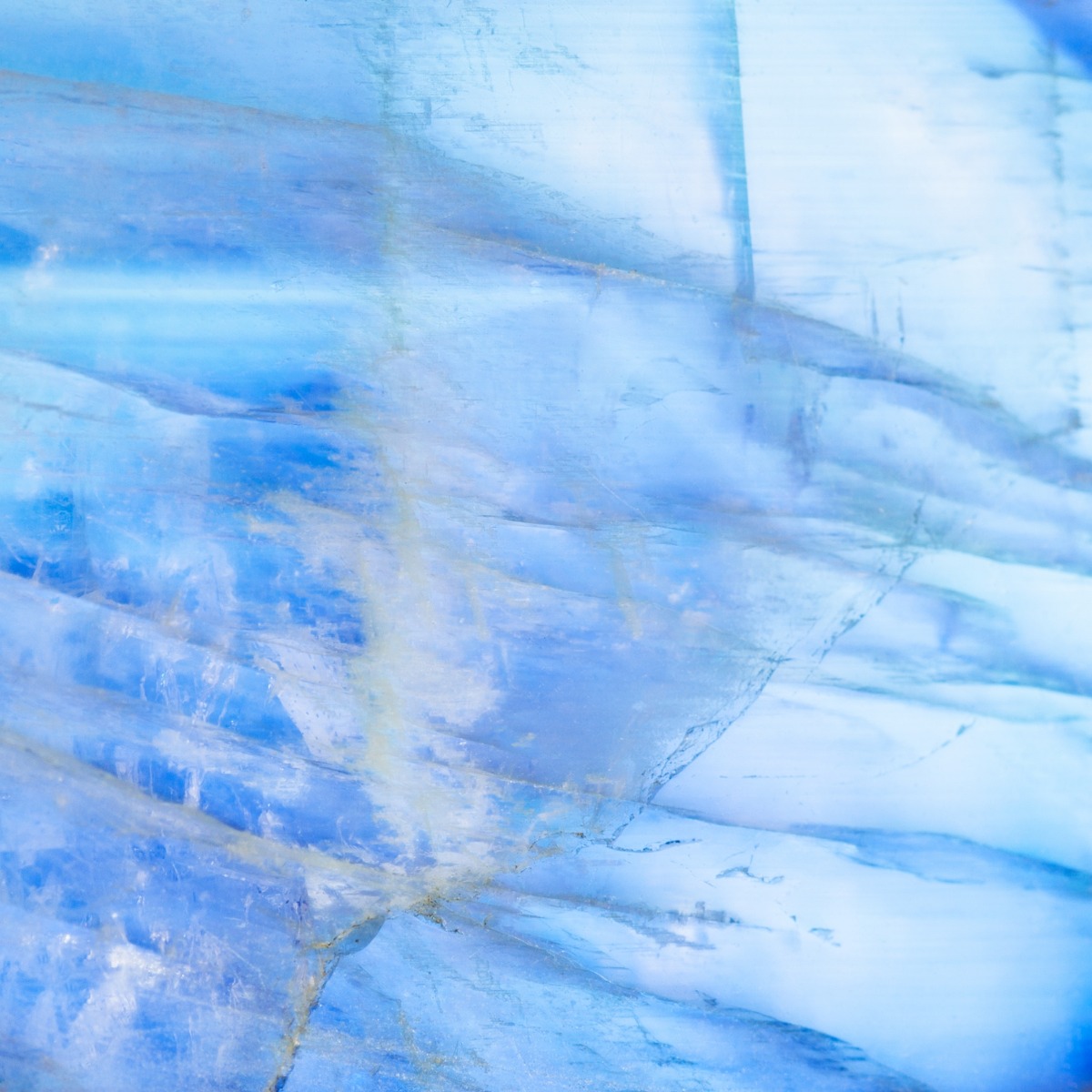 adularescence in Moonstone