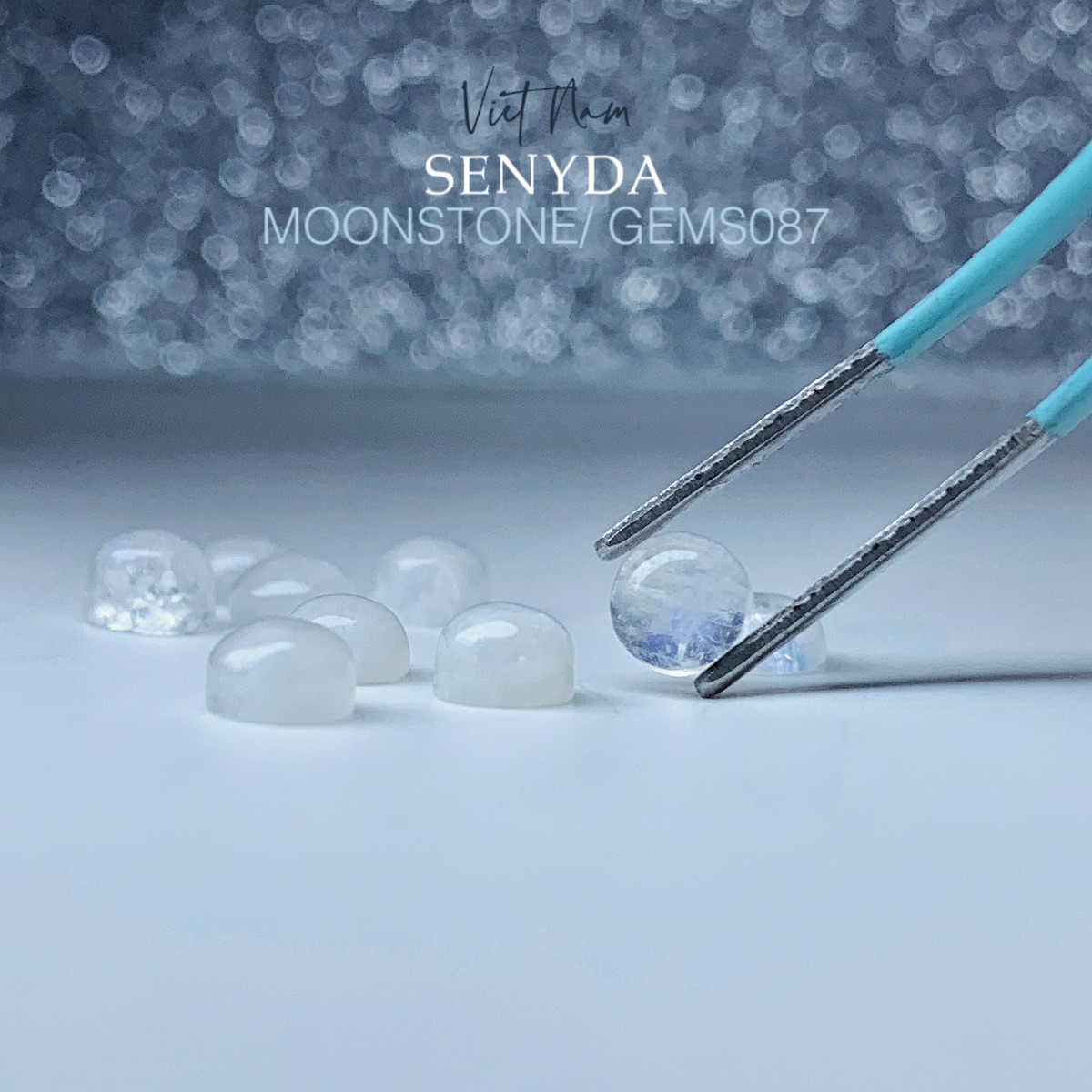 adularescence in Moonstone